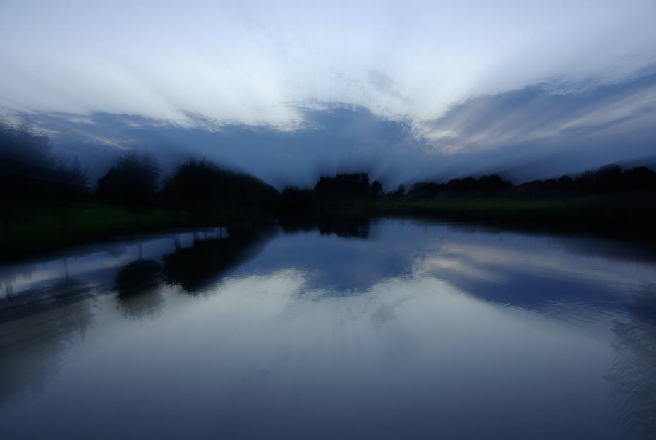 iso 200 - F10 - 1/8 sec en draaien aan de lens.